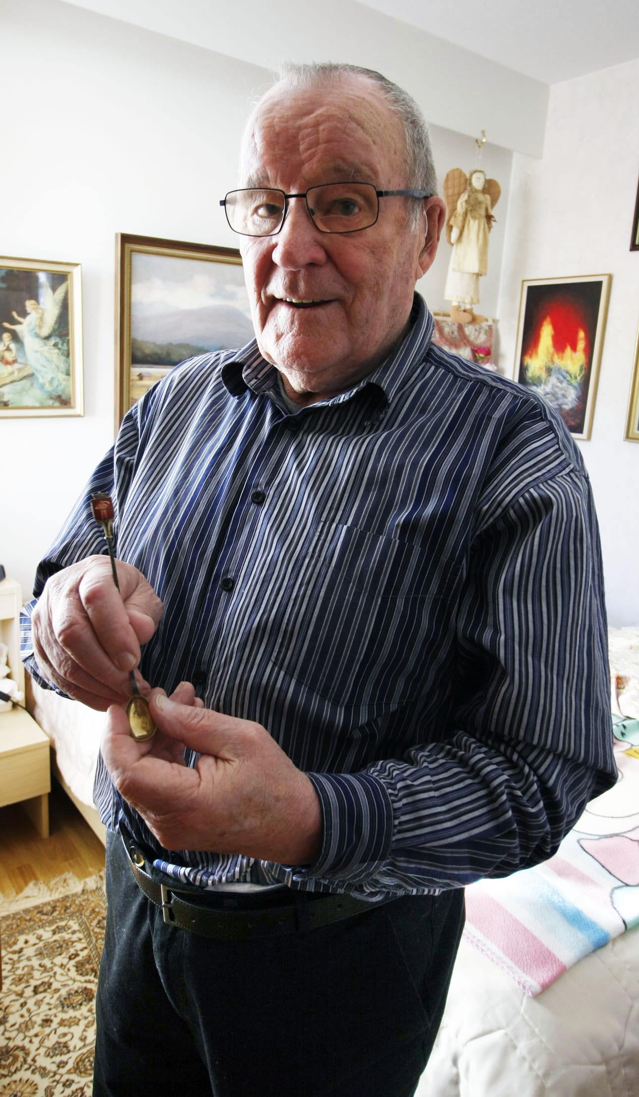 Ylimeijeristinä Limingan Osuusmeijerillä toimineella Yrjö Halmesmäellä on kaappi täynnä palkintoja paitsi urheilusaavutuksistaan, myös meijeristintaidoistaan.