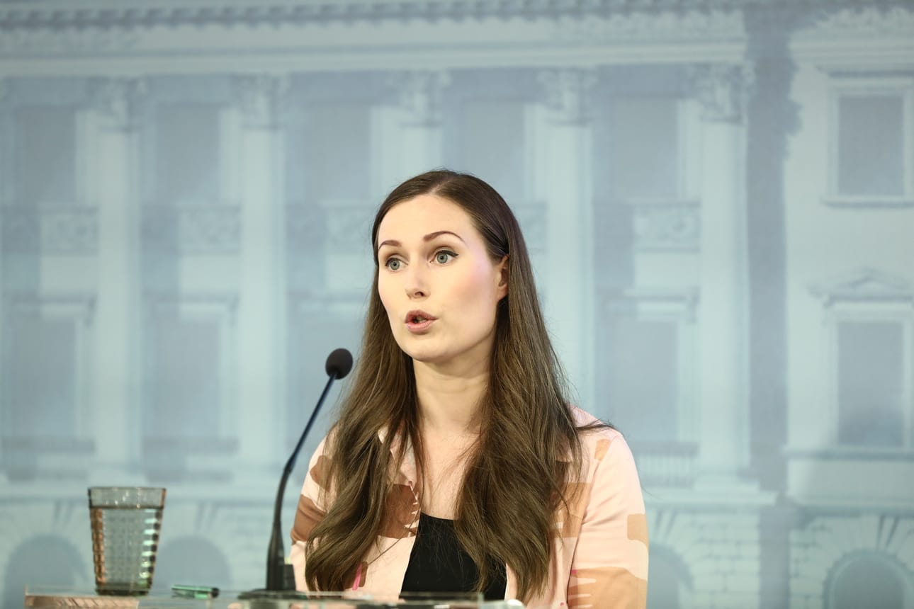 Pääministeri Sanna Marinin mukaan kunnat huolehtivat maskien saatavuudesta vähävaraisille.