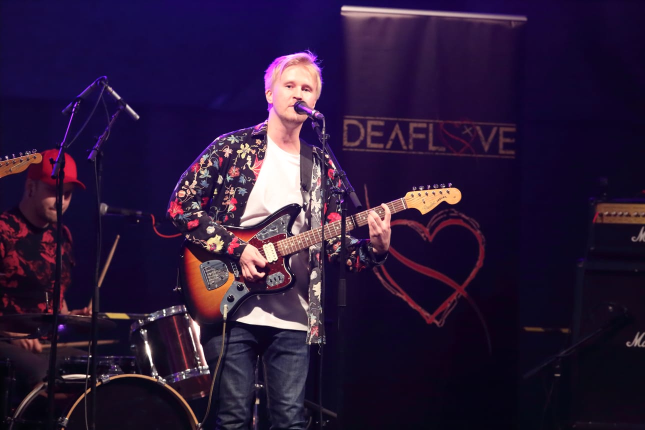 Oululainen Deaflove aloitti Sulaton illan lauantaina.