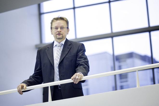 Osakesäästäjien Keskusliiton puheenjohtajan Timo Rothoviuksen mukaan ankarat epäilyt, tuomiot ja seuraamukset voivat vaikuttaa vakavasti pankkien asiakassuhteisiin. KUVA: Jaakko Elenius