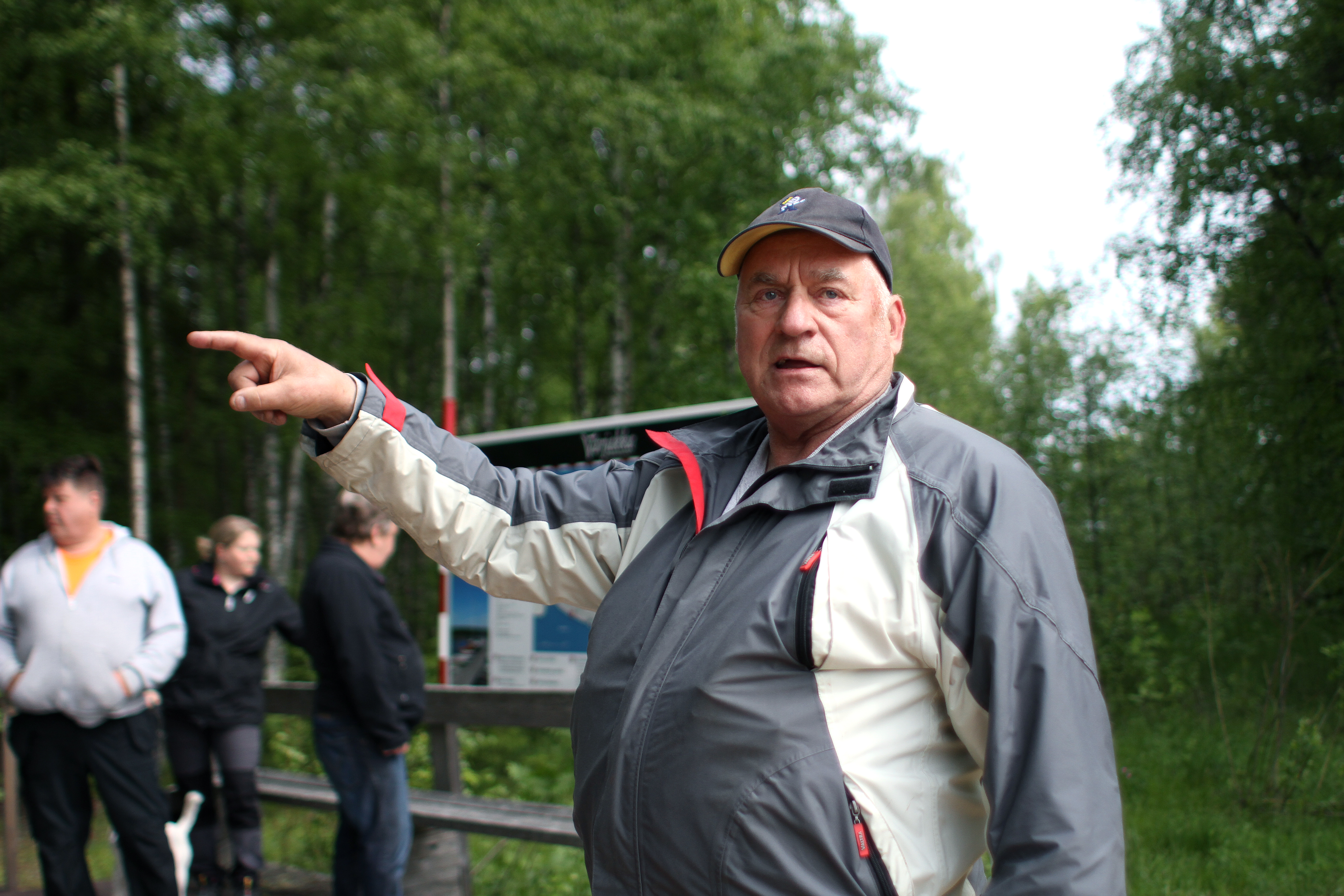 Tapio Moilanen Ervastinkylän kyläyhdistyksestä toimi lauantaina kapulalossin kipparina ja saarioppaana.