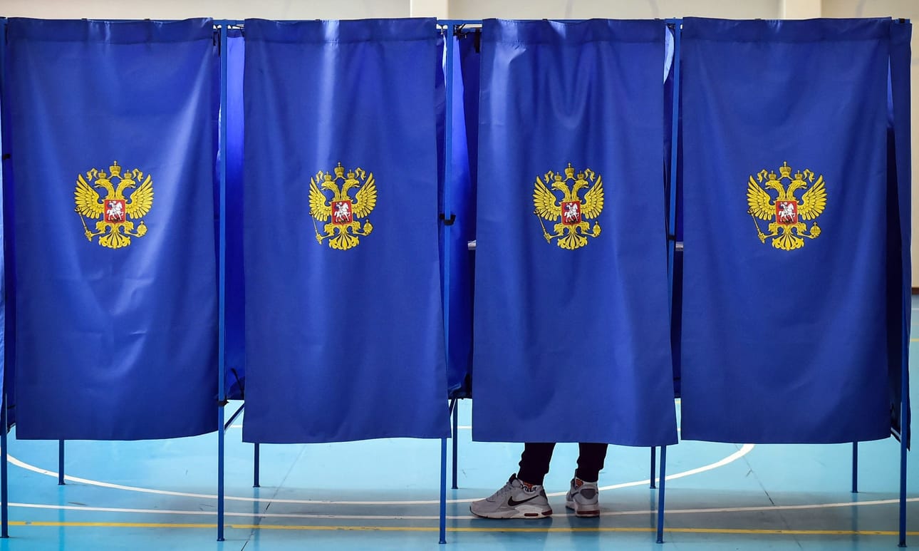 Yli puolet Venäjän miehittämien alueiden "vaaliluetteloissa" olevista äänestäjistä on venäläisiä, joilla ei ole mitään aiempaa yhteyttä kyseisiin ukrainalaisalueisiin, kertoo Open Democracy -sivusto. LEHTIKUVA/AFP