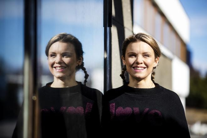 Heinäkuussa kantaesityksensä saavan Something rotten – Jotain mätää! -musikaalin harjoitukset ovat jo alkaneet Seinäjoella. Kesäteatterin teko lapsuusmaisemissa on Irina Isbergille mieluinen keikka. – Seinäjoki on tosi kiva kesäkaupunki, hän sanoo. KUVA: KRISTA LUOMA