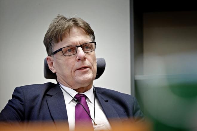 Ylilääkäri Matti Rekiaron toivoo, että aluehallintovirasto jatkaa tiukkoja rajoituksia vielä ensi maanantain jälkeen. Etelä-Pohjanmaan koronanyrkki miettii omia suosituksiaan vielä uudestaan perjantaina. Kuva: Kari Löfhjelm