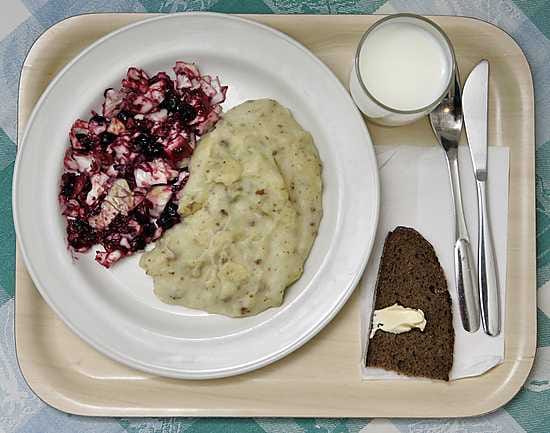 Suuri osa Oulun koulujen ruuasta tilataan tukkuliikkeiden kautta. Perunaa tuodaan paljon esimerkiksi Keski-Pohjanmaan pelloilta.
