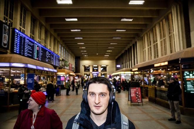 –Kuuntelen kuulokkeilla joka päivä musiikkia, mutta en epämukavan kovalla. Olen kyllä huolissani pitkän aikavälin vaikutuksista, Aleksandr Belotcerkovskii kertoo.