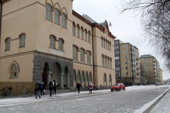 Vaasan Lyseon lukiossa ilmeni viime viikolla kolme koronatartuntaa. Koulu on etäopetuksessa tämän viikon. Etäopetukseen siirtyi varotoimenpiteenä myös Lyseon lukion kanssa samassa rakennuksessa toimiva Vasa gymnasium. Koronatartuntoja siellä ei ole. ARKISTOKUVA: JUHO KUORIKOSKI
