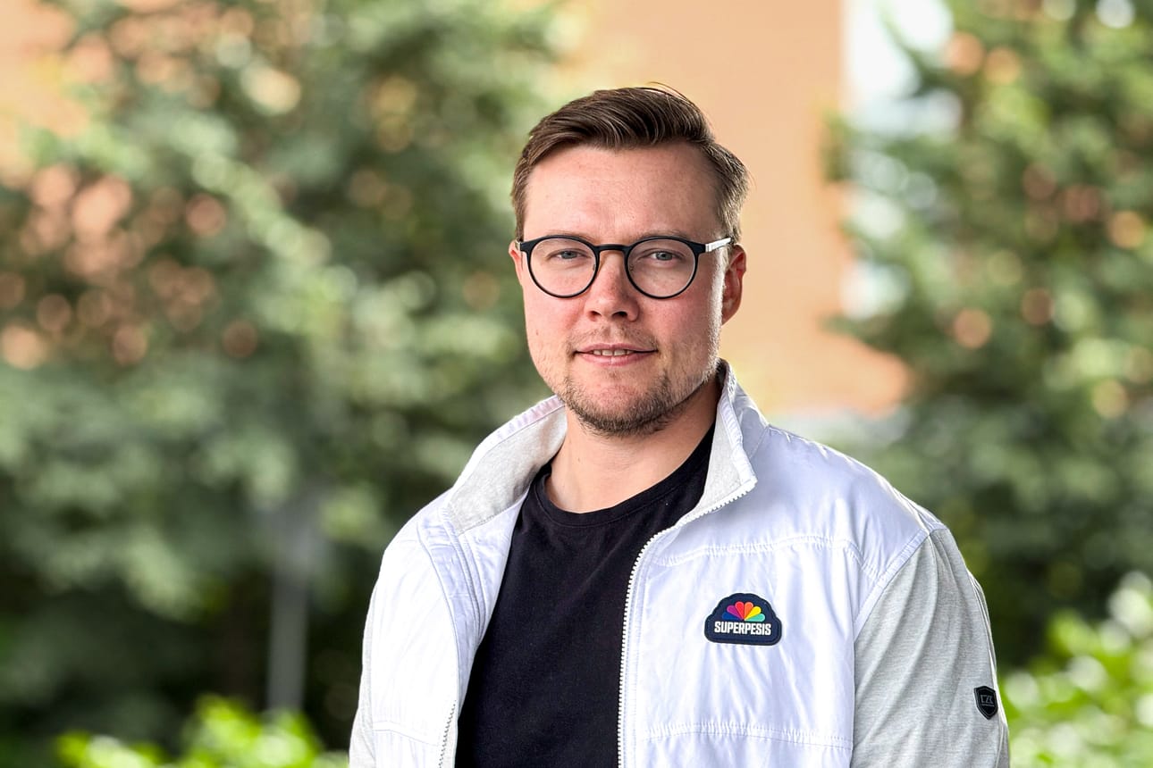 Christian Vaaralan vyöltä löytyy otteluita Ykköspesiksestä asti. Superpesiksen toimistoon hän siirtyi Trainers' Houselta.