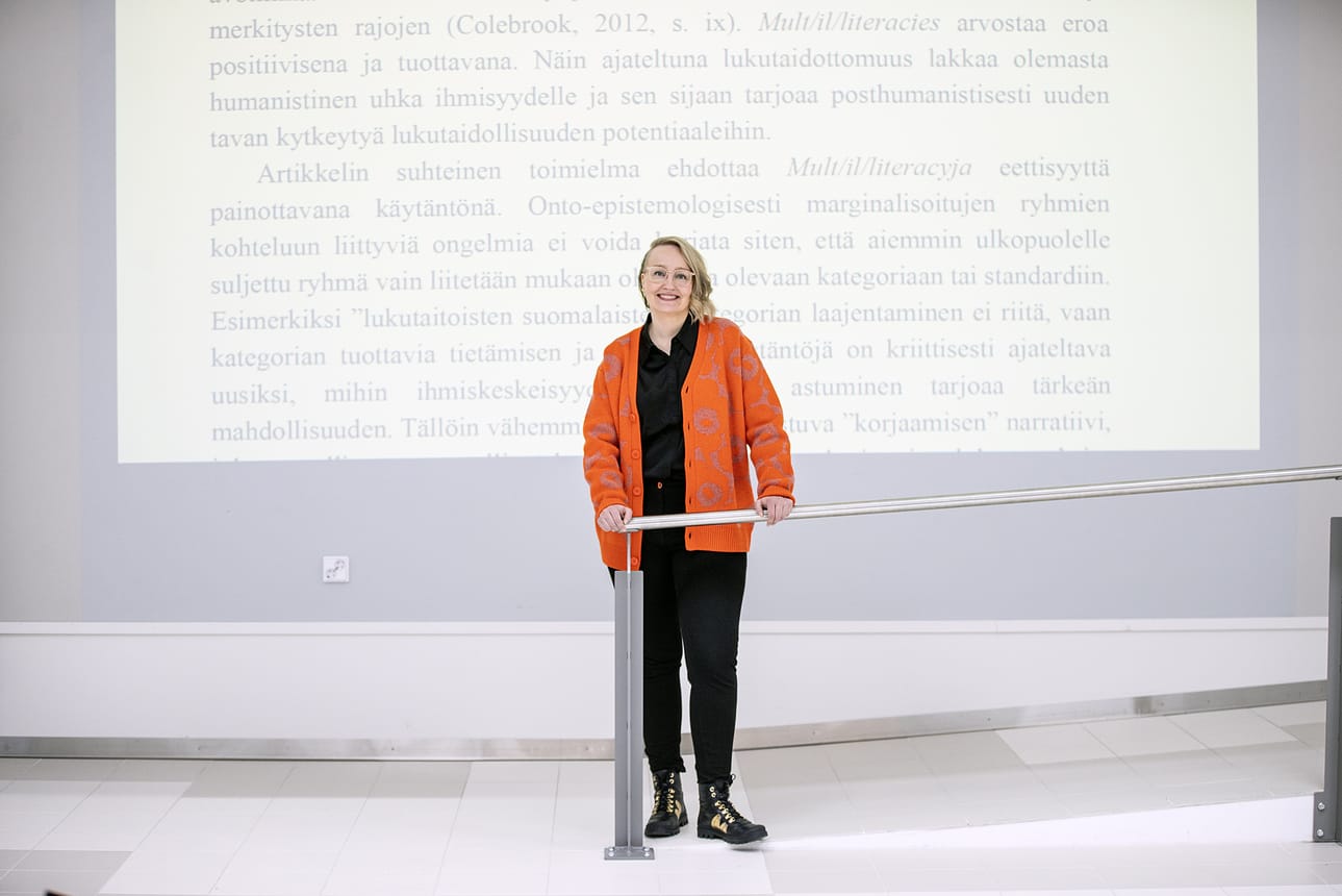 Oulun yliopiston luentosalit ovat tuttuja Päivi Jokiselle, joka toimii S2-opettajana yliopistoon tulleille tutkijoille ja opiskelijoille.