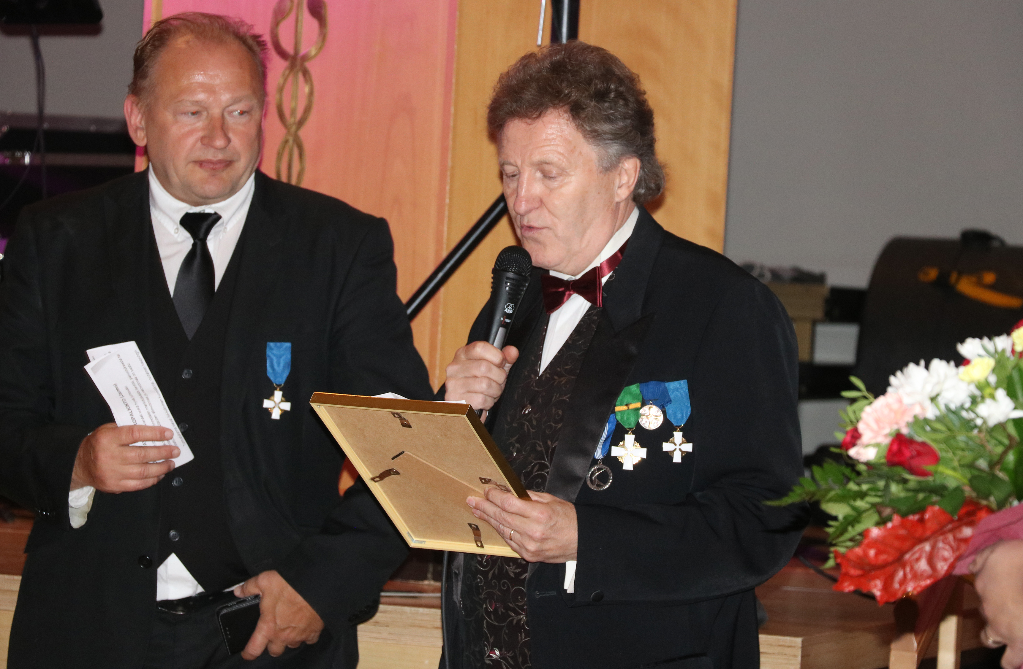 Oulaisten kaupungin elinkeino- ja kehitysjohtaja Jarmo Soinsaari ja kaupunginvaltuuston puheenjohtaja Kai Pajala.