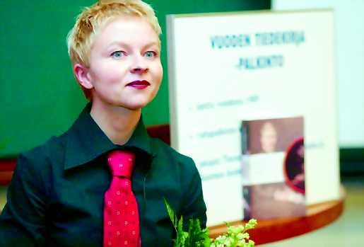 "Japanin" tutkija. Filosofian tohtori Anna Kortelainen sai Vuoden tiedekirja -palkinnon teoksesta Albert Edelfeldtin fantasmagoria: nainen "Japani", tavaratalo.
