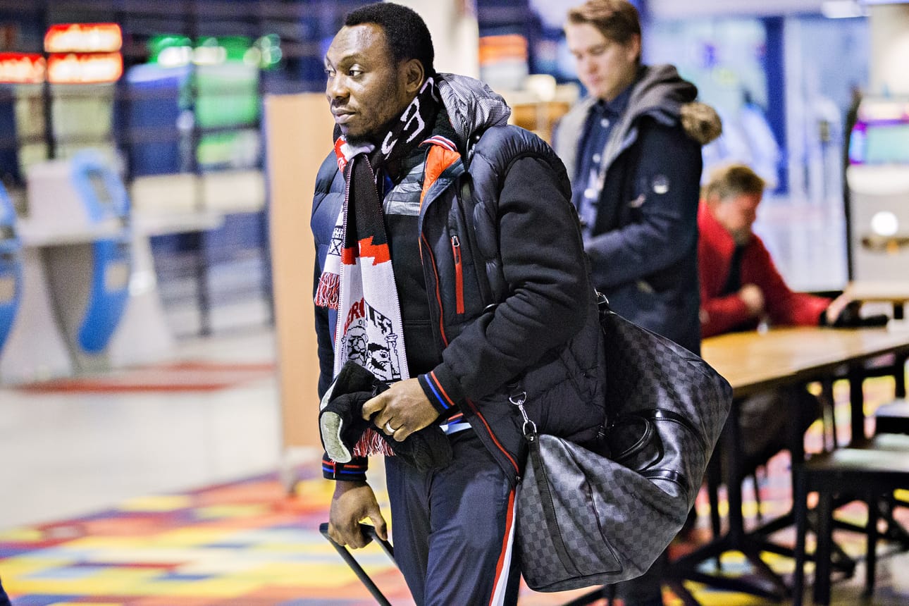 Jalkapallon olympiavoittaja ja MM-tähti, nigerialainen Daniel Amokachi tulee Kakkosessa pelaavan oululaisjoukkueen Herculesin päävalmentajaksi. Samalla hänestä tehdään mobiili-tv-sarjaa.