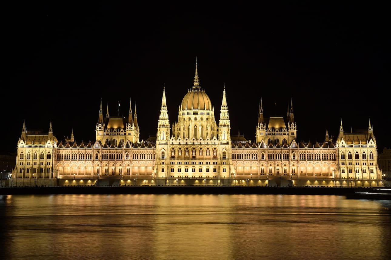 Unkarin parlamentti on äänestänyt Suomen Nato-jäsenyyden puolesta. Kuvassa Unkarin parlamenttitalo.