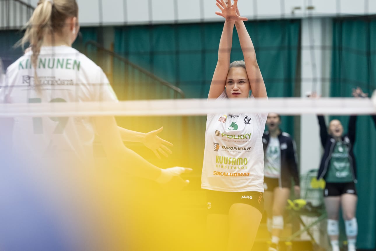 Kuusamolainen Sara Koramo esitti pirteitä otteita Pölkky Kuusamon riveissä keskiviikkoillan Mestaruusliiga-ottelussa.