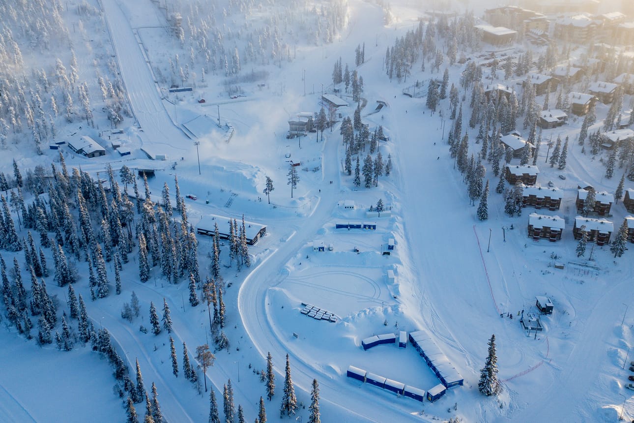 Olympiavalmennuskeskusta suunnitellaan Rukan hiihtostadionin (kuvassa ylhäällä keskellä) luokse.