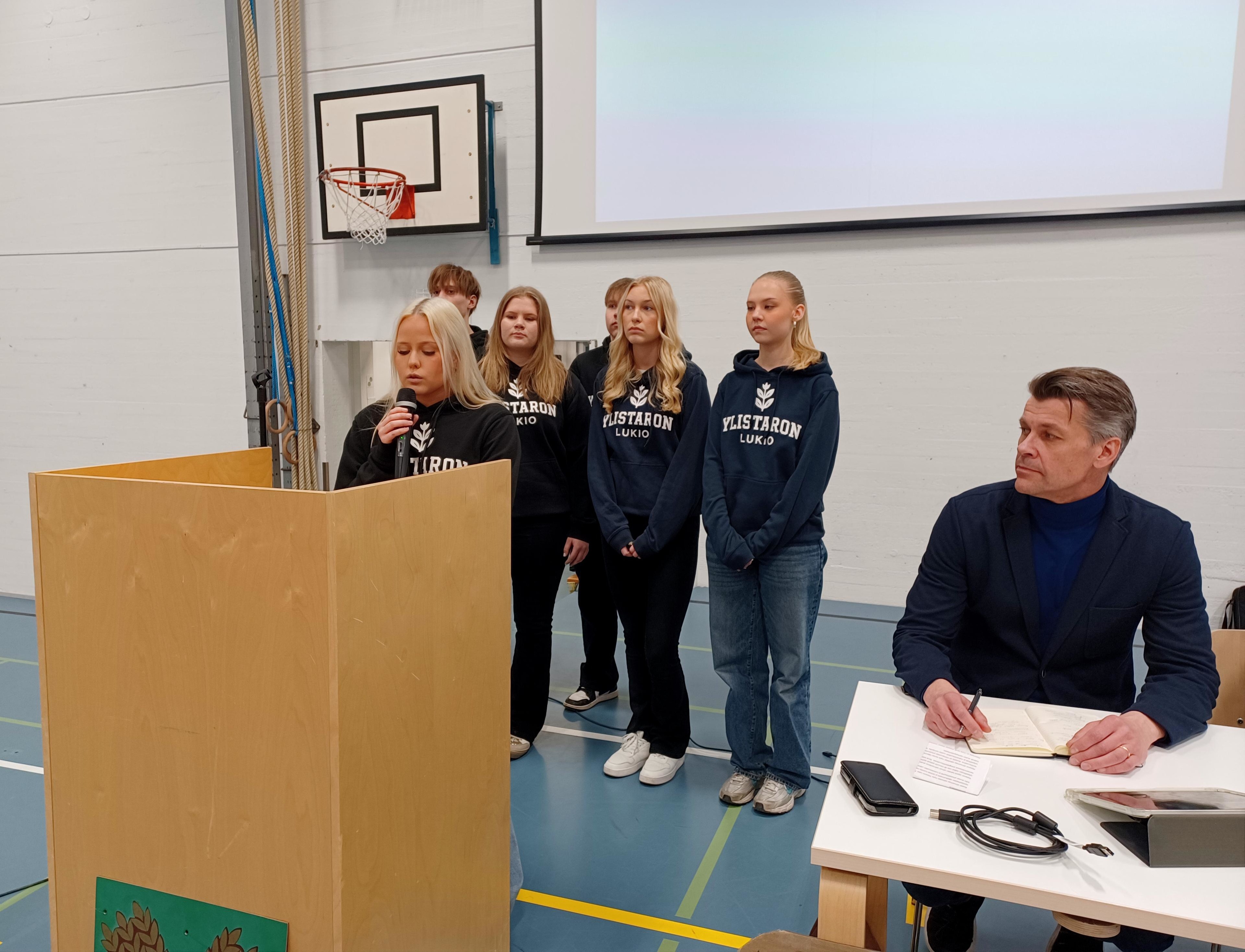 Ylistarossa syytettiin Seinäjokea sortovallasta – Lukion lakkauttaminen kuumentaa tunteita