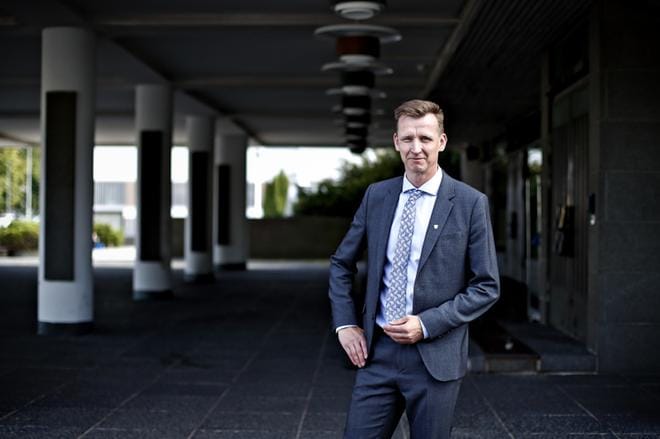 Kuntien harkinnanvaraisen valtionosuuden hakuperusteluissa pitää erityisesti tuoda esille ne toimenpiteet, joita kunta on tehnyt tai on tekemässä poikkeuksellisten tai tilapäisten talousongelmien parantamiseksi. Hakemuksessa tulee arvioida erityisesti vuoden 2021 tilannetta. Rahoitusjohtaja Mika Itänen esitteli kaupunginhallitukselle hakemuksen keskeiset nostot. ARKISTOKUVA: TOMI KOSONEN