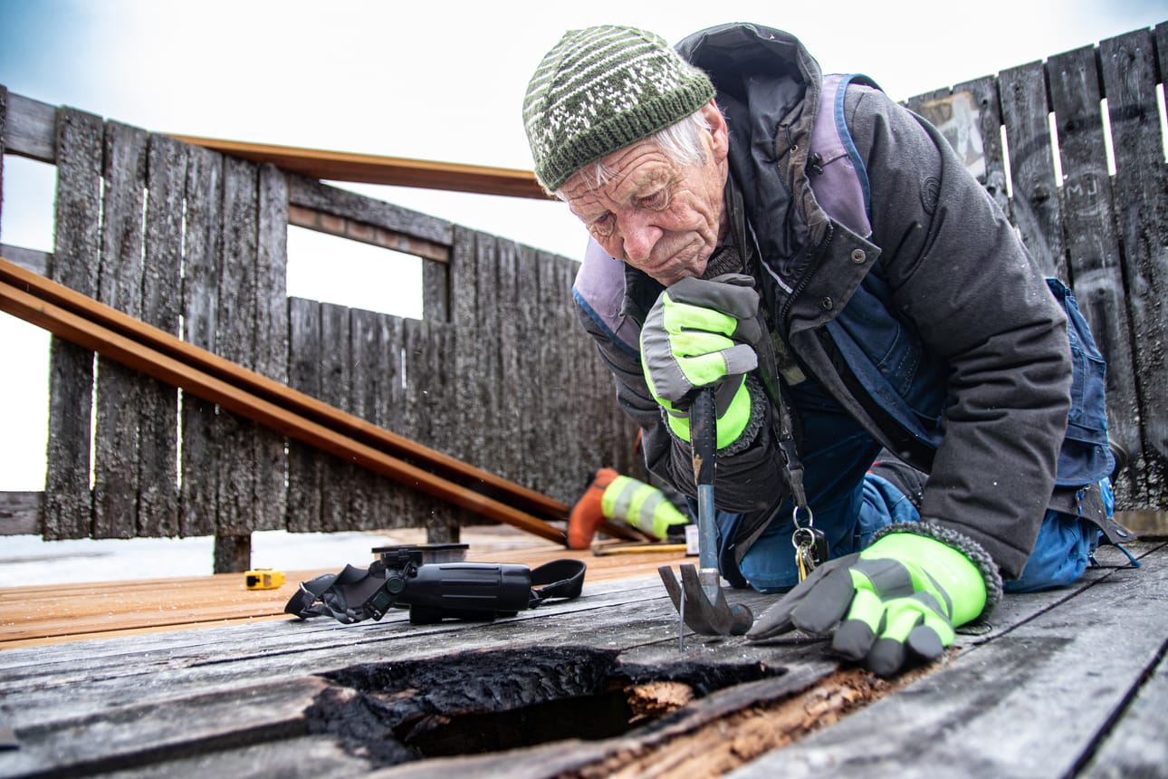 Tässä on joku käynyt tekemässä nuotion, Matti Komulainen harmittelee.