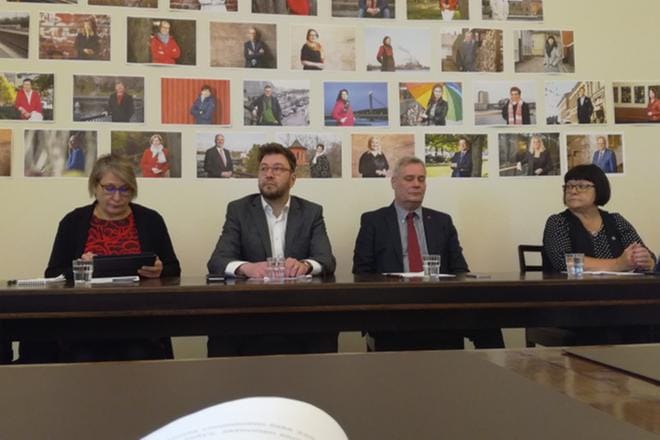 Sdp satsaisi nyt pienituloisten aseman parantamiseen. Kansanedustajat Riitta Myller (vas.), Timo Harakka, Antti Rinne ja Maria Tolppanen kertoivat tiistaina puolueensa talouslinjoista.