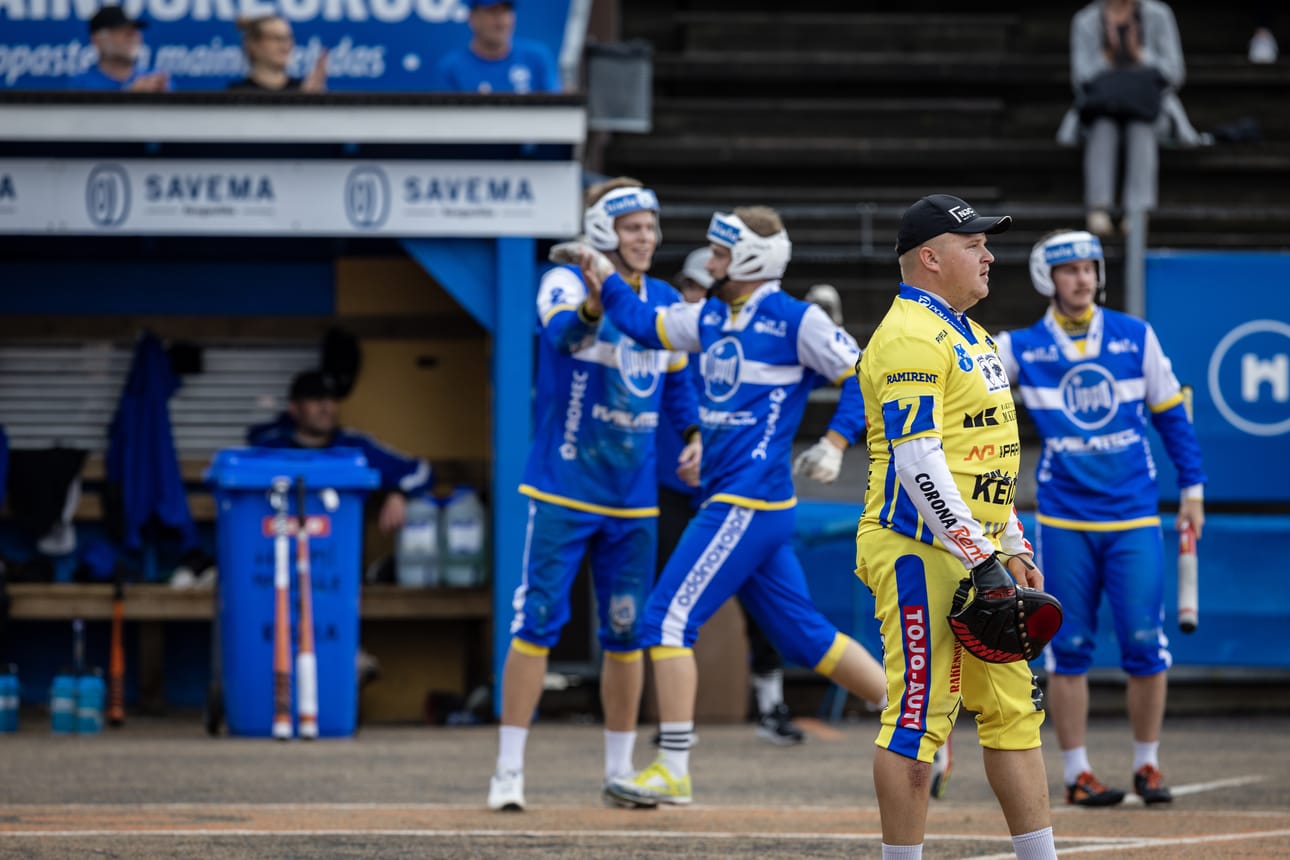 Lippo etenee myötätuulessa.
