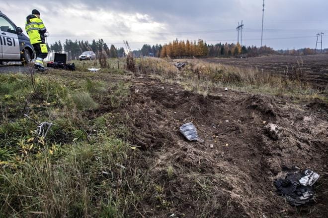 Kolme nuorta kuoli rajussa ulosajossa Kalajoella lauantain vastaisena yönä. Turmassa kuolleet kuljettaja ja matkustajat olivat syntyneet 2000-luvun alussa. KUVA: CLAS-OLAV SLOTTE