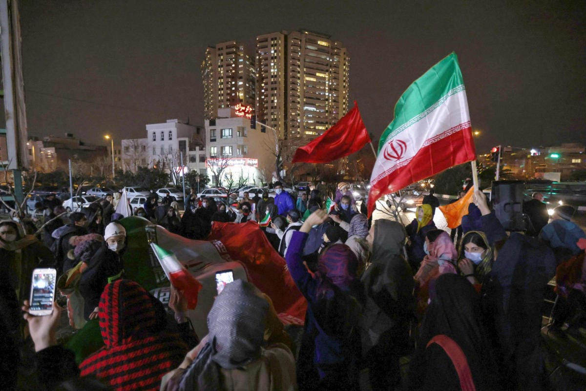 Iranin voiton jälkeen kadut täytyivät voittoa juhlivista faneista. LEHTIKUVA/AFP