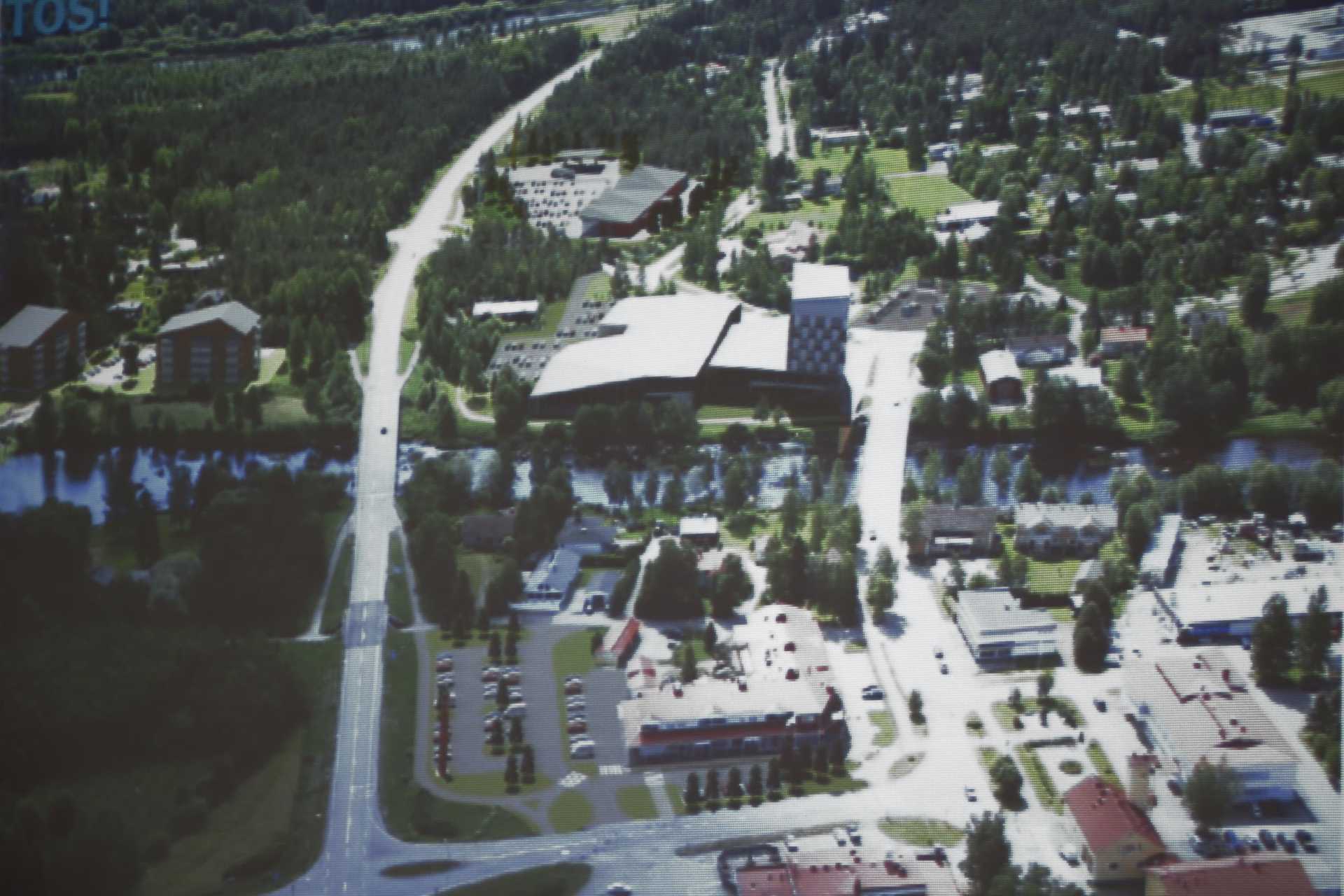 Pyhäjoen taajaman ilmakuvaluonnos sen jälkeen kun Pyhäjokitalo on rakennettu ja Arinakin oman projektinsa vienyt päätökseen. Kuvamanipulaatio.