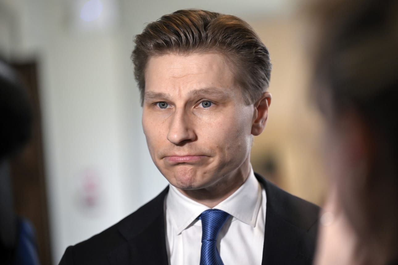 Puolustusministeri Antti Häkkäsen mukaan Suomella on vireillä useita drooneihin liittyviä hankkeita.