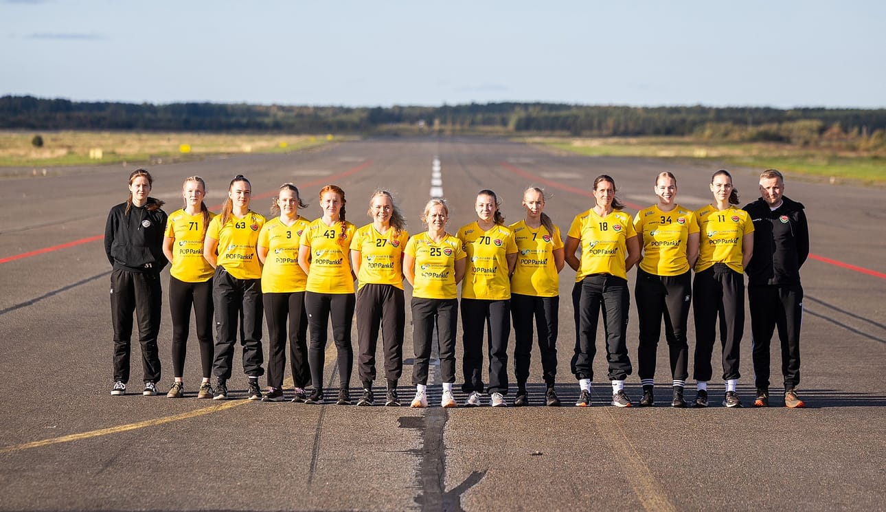 Wisan joukkueen muodostavat Iida Peltoluhta, Aino Peltoluhta, Krista Niemi, Viivi Rahkonen, Essi Peltoluhta, Venny Hovila, Minna Hovila, Sini Rahkonen, Mirka Toppari, Emmi Tietäväinen, Neea Rintala, Sonja Mäkinen ja valmentaja Jukka Hovila. Kuvasta puuttuvat toinen valmentaja Jukka Perälä sekä maalivahdit Suvi Kujala ja Nera Hietikko ja kenttäpelaajat Iina Hakala, Katja Annala, Ellimiina Mäkelä ja Sarinna Koistinen.