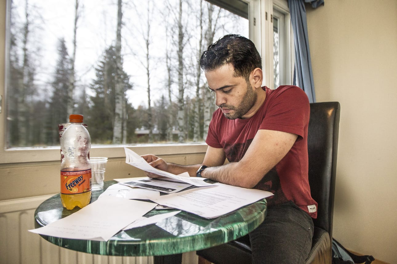 Omar Widad Abdulwahid yrittää vielä hakea valituslupaa korkeimpaan hallinto-oikeuteen karkotuspäätöksestään, ettei joutuisi takaisin Irakiin. – Haluaisin vain auttaa ihmisiä. Tänne tullessani luulin, että Suomi on hyvien ihmisoikeuksien maa, hän sanoo.