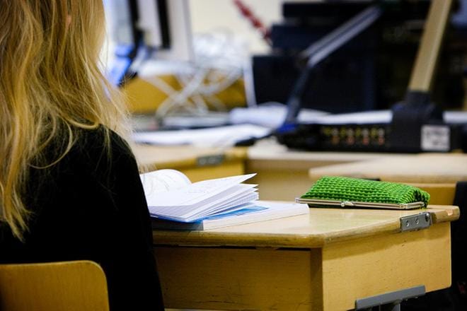 Ekaluokkalaiset aloittavat kielten opiskelun käytännönläheisesti leikkimisen, tekemisen ja puhumisen kautta. ARKISTOKUVA: JENNI LATVA