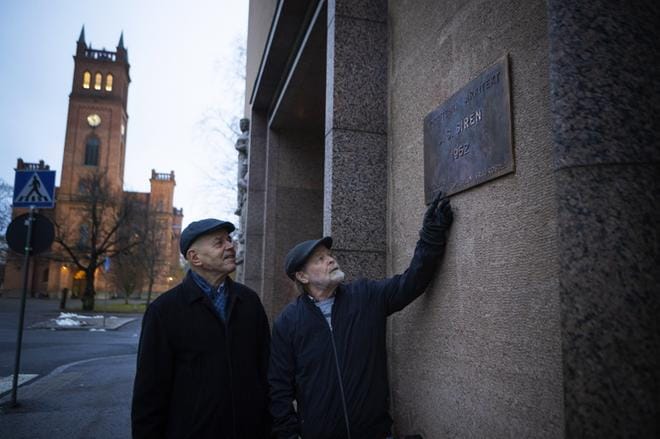 Sirén on laattansa ansainnut, sanovat hankkeen puuhamiehet Harry Huhta ja Hannu Kuokkanen. KUVA JARNO PELLINEN