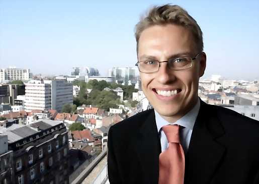 Alexander Stubbin mukaan jupakassa on ollut kysymys myös poliittisesta kädenväännöstä ja kostosta.