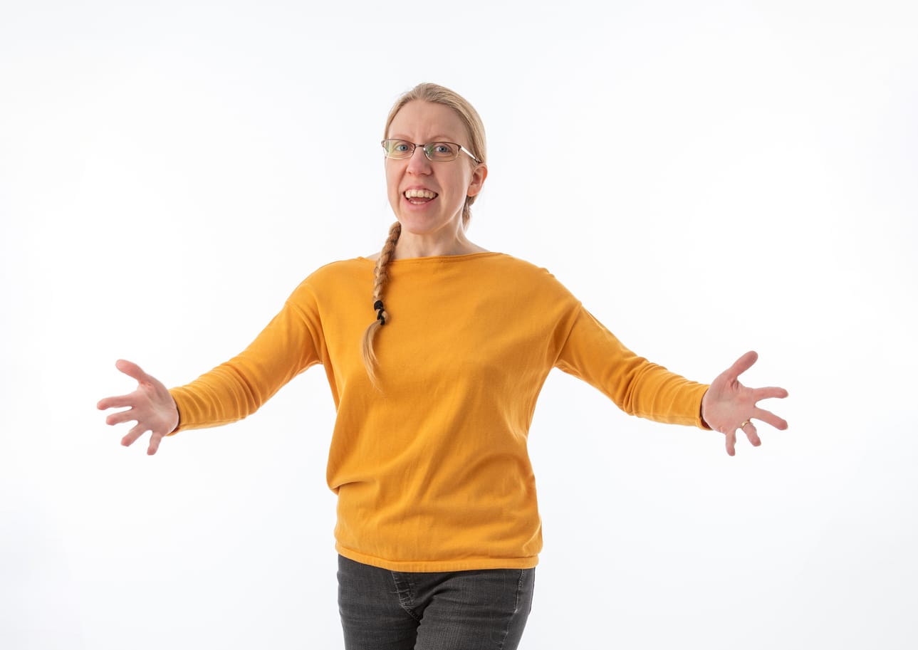 Tuiskula – Nuoruuden ääniraita -näytelmä kokoaa yhteen sukupolvien muistot, musiikin ja nivalalaisen nuoruuden. Käsikirjoittaja Tiina Väkeväinen avaa työnsä taustoja ja tunnelmia.