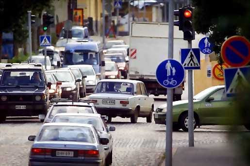 Oululaiset pysähtyvät vähiten punaisissa valoissa.