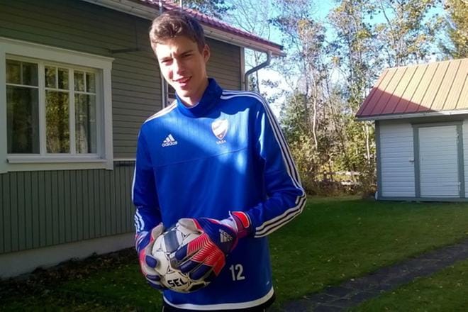 William Rosenlöf palasi tammikuussa tehdyn polvileikkauksen jälkeen Vaasaan. Kuva: Harri Puhakainen