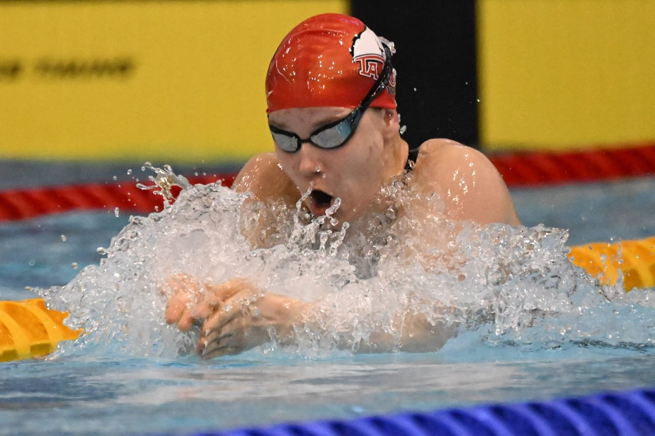 Ida Hulkko naisten 50 metrin rintauinnin Helsinki Swim Meet -uintikilpailun finaalissa Helsingissä 31. maaliskuuta 2024. LEHTIKUVA / EMMI KORHONEN