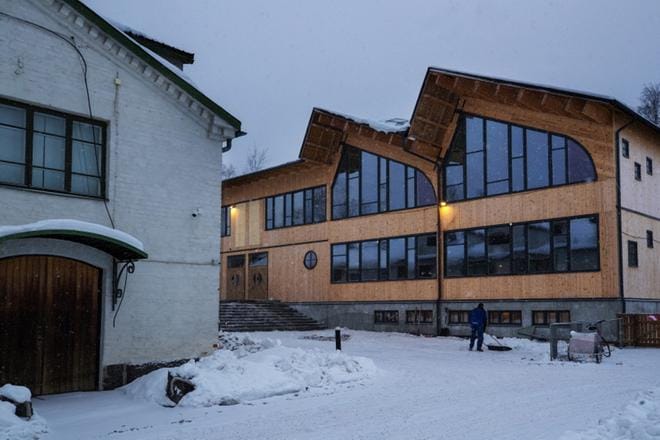 Pukinkulman kylän innovaatiokeskuksen Basaari-rakennus valmistui hiljan. Syksyllä sinne muutti jo ruotsinkielinen päiväkoti. Huhtikuussa rakennus avautuu myös yrityksille ja muille innovoijille. KUVAT: MINNA ANTILA