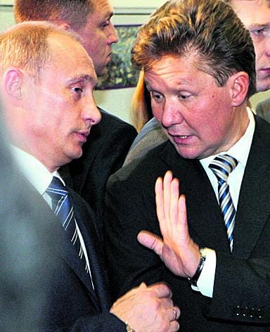 Strateginen kumppanuus. Presidentti Putin (vas.) ja Gazpromin johtaja Aleksei Miller arkistokuvassa marraskuulta.