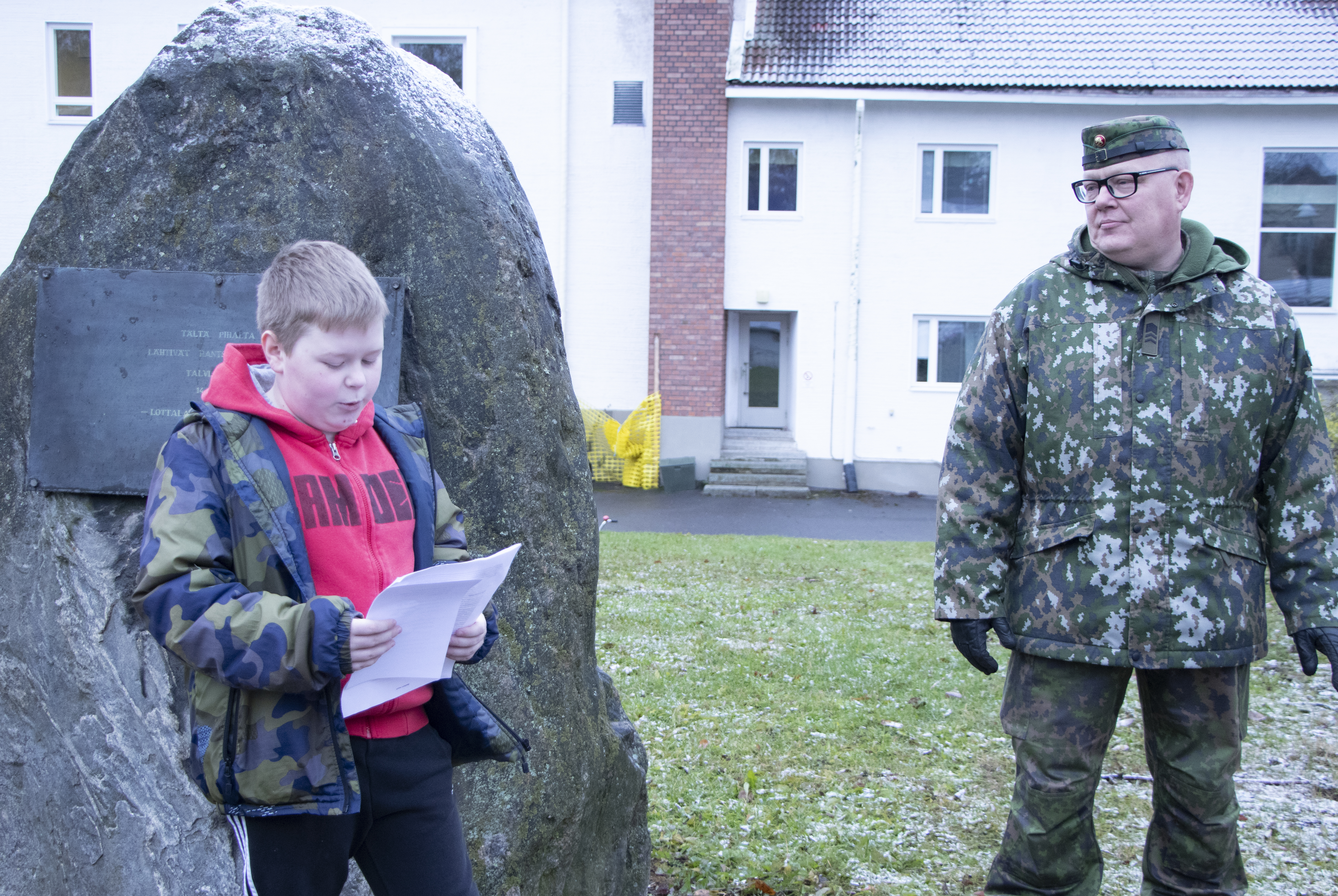 Koululainen Samuli Mertanen oli valmistellut esitelmän talvisodan historiasta. Rantsilan reserviläisten puheenjohtaja Esa Salmela kertasi, mistä tilanteesta ranttiset miehet lähtivät talvisotaan.