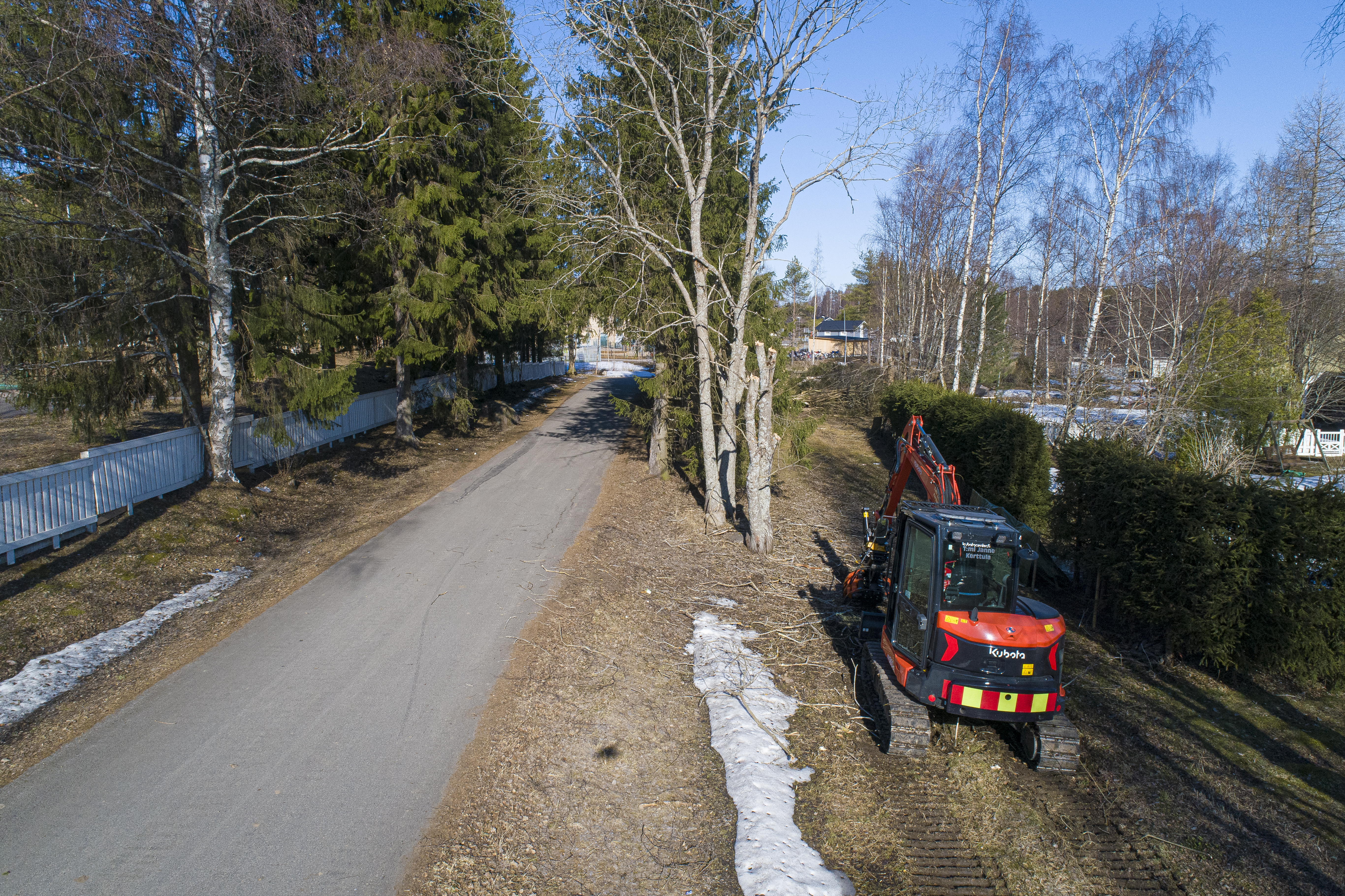 Oravanpolulta kaadetaan kuusia – Kiertotie käyttöön väliaikaisesti