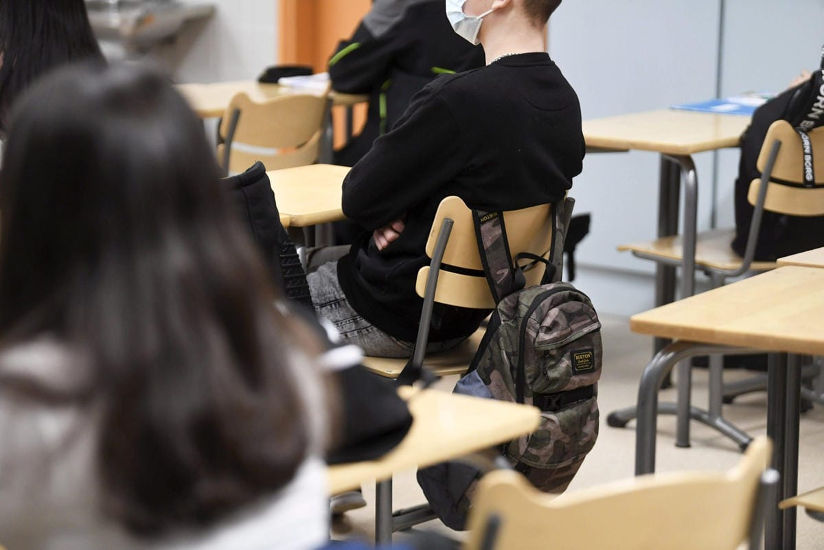 Tutkimuksesta selvisi, että murrosiän varhaisella tai myöhäisemmällä alkamisella ei ollut vaikutusta poikien lukuaineiden arvosanoihin. LEHTIKUVA / Vesa Moilanen