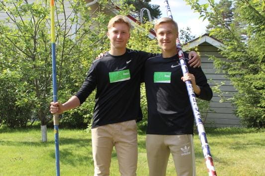 Toivosen veljekset Ville ja Juuso osallistuvat lähipäivinä kansainvälisiin kymmenottelukisoihin. Villen vahvin laji on keihään heitto ja Juuson seiväshyppy. KUVA:MINNA HIIRONEN