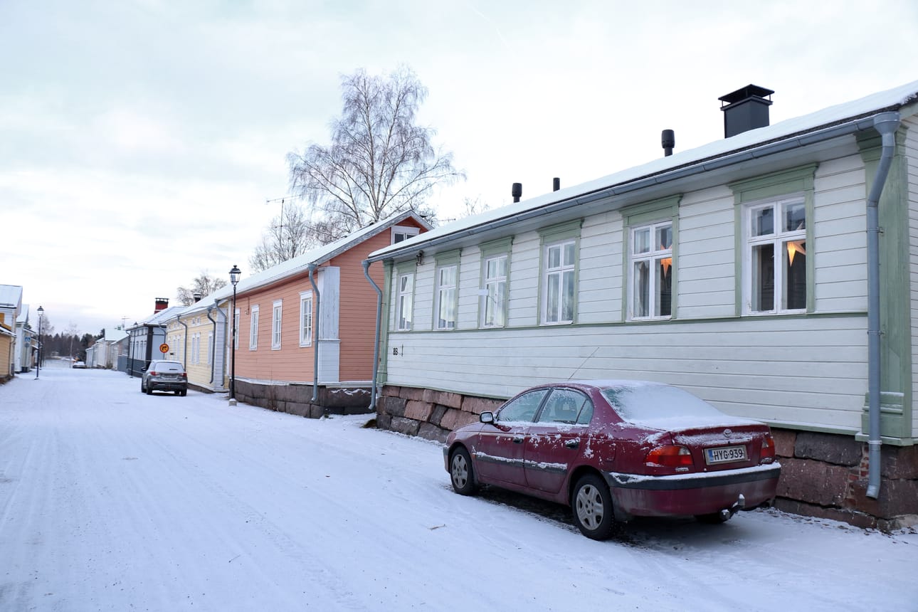 Raahelaiset edistivät laivojen lähtöä satamasta ja auttoivat toisiaan.