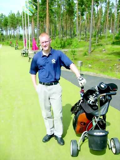 Svingi kohdalaan. Oulun Golfkerhon ykköspelaajan Jukka-Pekka Savilammen tavoitteet ovat korkealla.