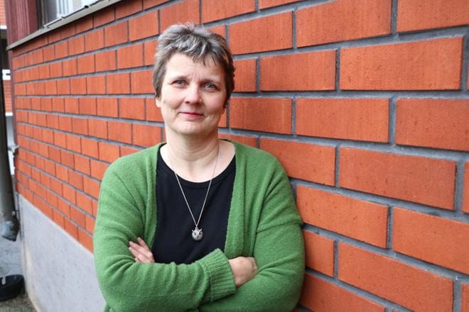Toimittaja Saila Collanderin juuret ovat Satakunnassa Siikaisissa, mutta koti on ollut jo 24 vuoden ajan Lappajärvellä. KUVA: SARI HEINILÄ