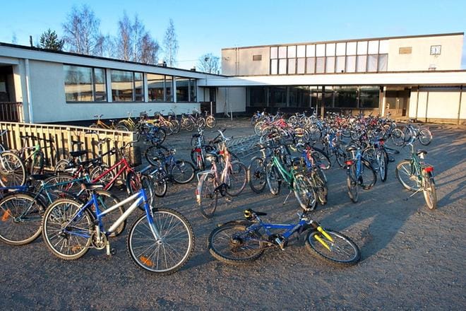 Alkoholi ja tupakka eivät enää ole kova juttu nuorten keskuudessa. Valitettavasti tilalle on tullut kannabiskokeiluja ja nuuskaamista. Kuvituskuva lehden arkistosta.