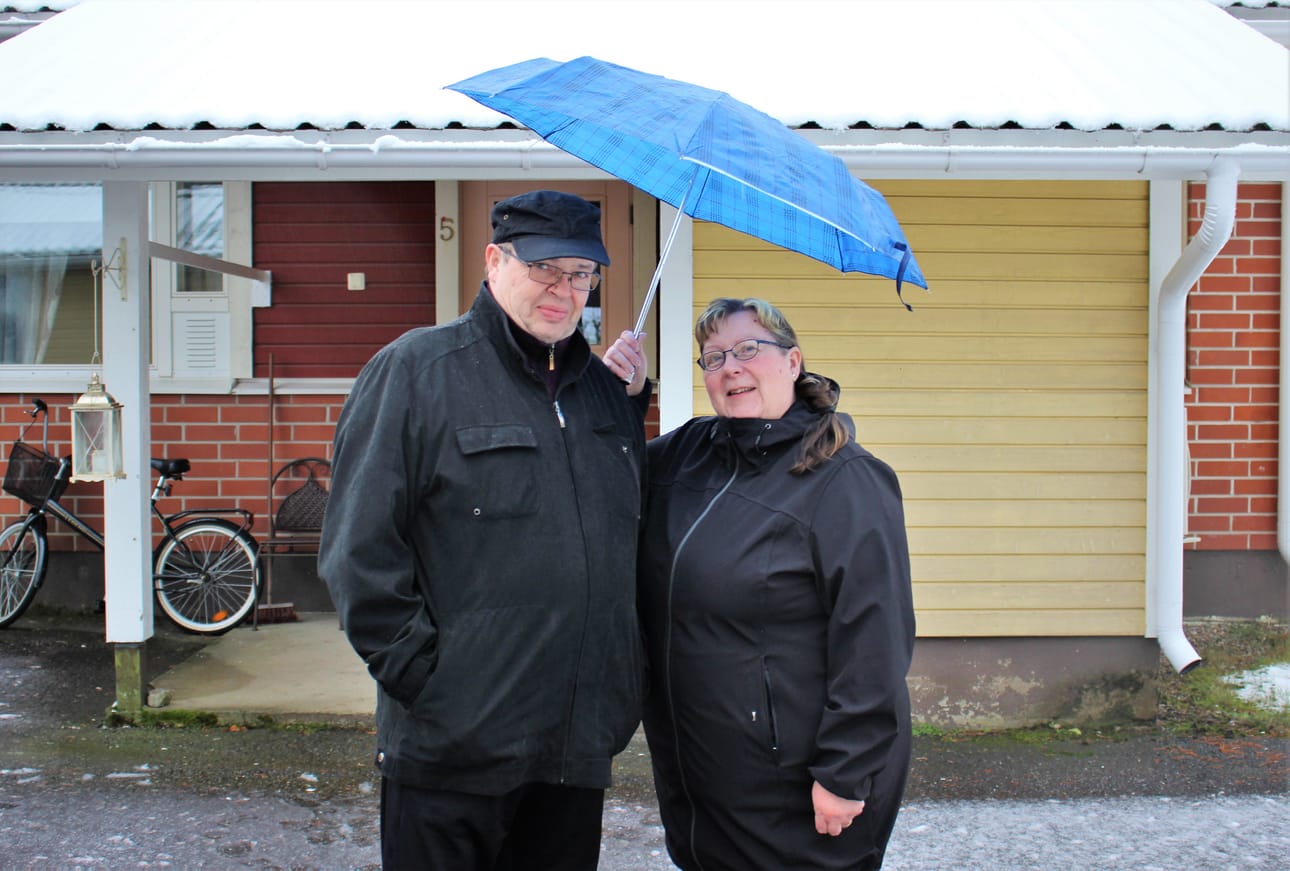 Viisi vuotta sitten Esa ja Leila Välimäki muuttivat Isojoelle Satakunnan puolelta Honkajoelta, jossa he aikoinaan pitivät maatilaa.