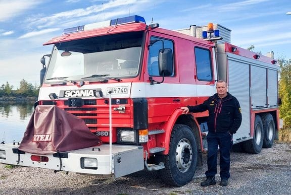 Aluepalopäällikkö Kaj Enqvist on varma siitä, että sammutusauto voi olla vielä hyödyksi.