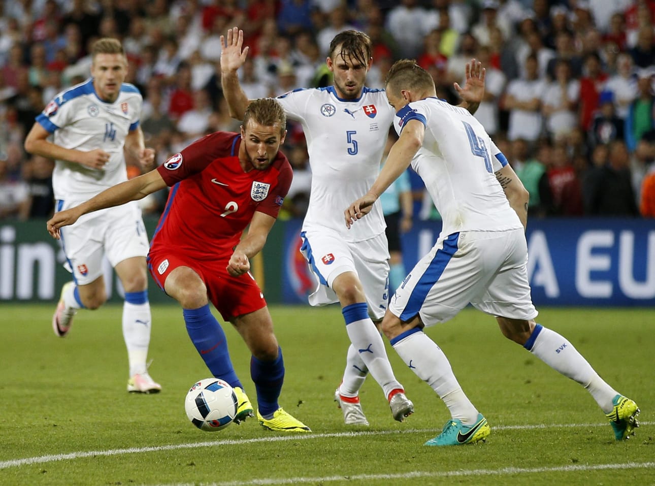 Englannin ja Slovakian välinen ottelu päättyi 0-0-tasapeliin.